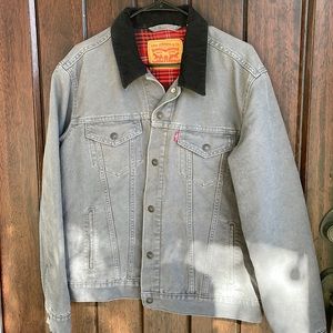 Levi’s trucker jacket lined